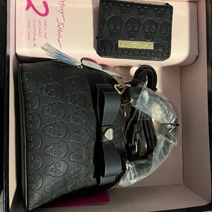 BNWT Betsey Johnson skull purse